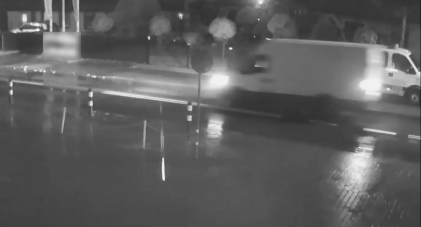 Wypadek na trasie Osie-Tleń. Policja szuka kierowcy tego samochodu