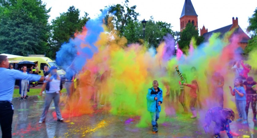 Festiwal kolorów, bańki mydlane i inne atrakcje, czyli piknik rodzinny w Bukowcu