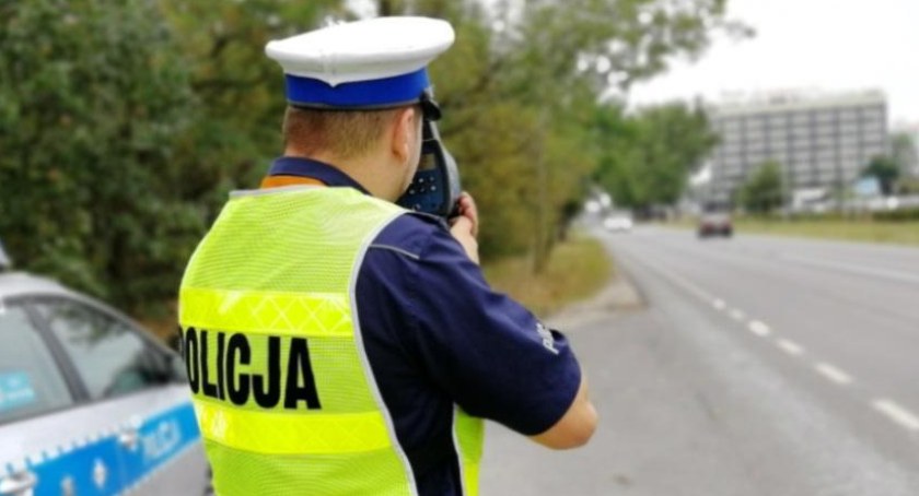 Wzmożone kontrole na drogach. Policjanci prowadzą działania o nazwie prędkość
