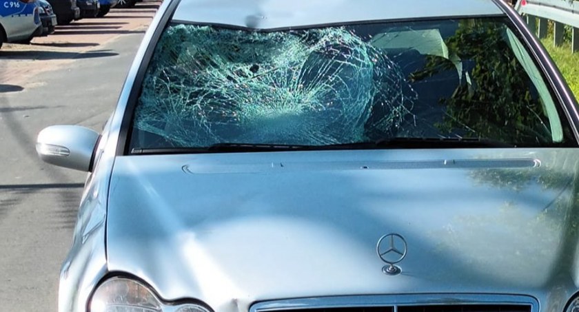 Wypadek z udziałem rowerzysty. 22-latek zmarł w szpitalu