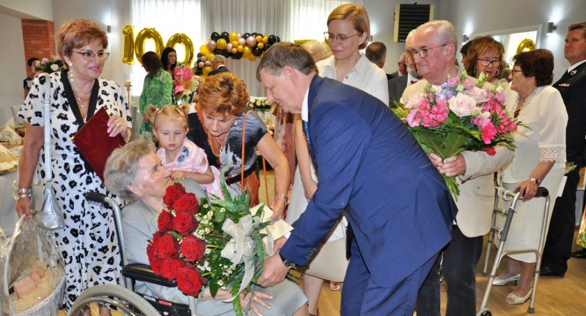 Niecodzienne rodzinne spotkanie w Przysiersku. 100-lecie urodzin obchodziła Pani Helena Żuralska