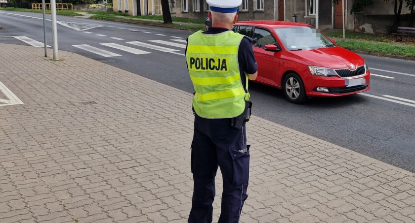 Sprawdzano zachowania kierowców wobec pieszych i rowerzystów. Ujawniono wykroczenia