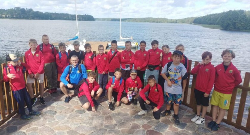 Młodzi piłkarze Fali Świekatowo na obozie sportowym. Był też czas na zwiedzanie [ZDJĘCIA]