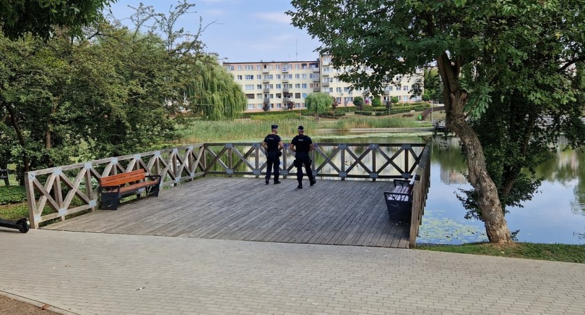 Policyjne piesze patrole w Świeciu. - Dbamy o bezpieczeństwo mieszkańców – twierdzą funkcjonariusze