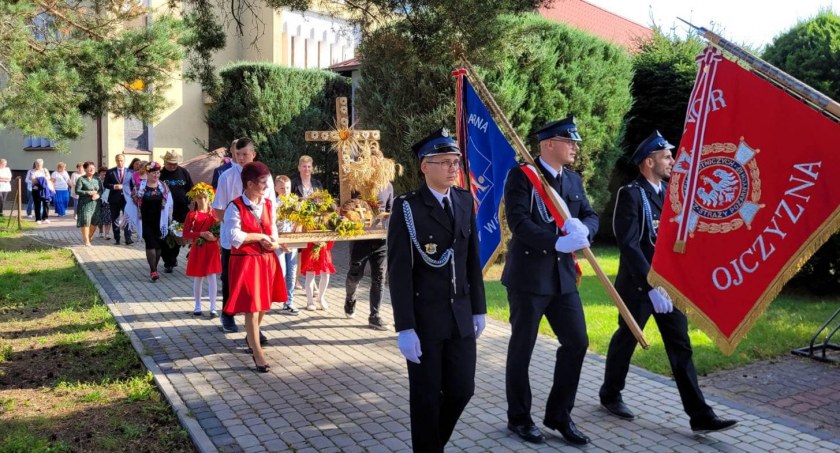 Dożynki w Lnianie. Była też potańcówka [ZDJĘCIA]