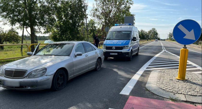 Pościg w powiecie świeckim. Kierowca próbował rozjechać policjantów