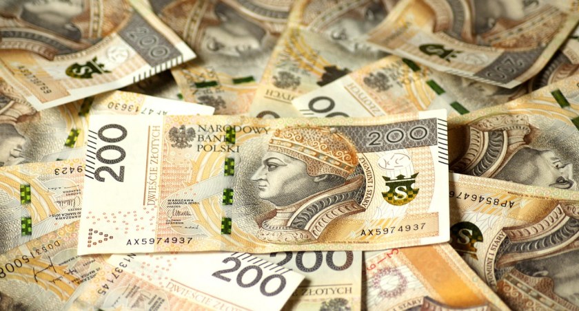Zostawił 6 tys. zł przy bankomacie. 43-latek może mówić o dużym szczęściu