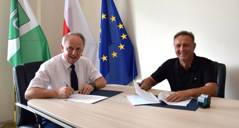 Będzie remont drogi w Łowinie. Podpisano umowę