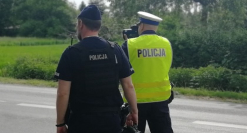 Drogówka zatrzymała kierowcę w Osiu. 25-latek miał wiele na sumieniu