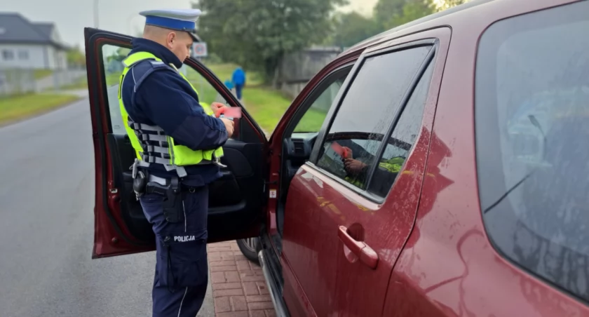 Policjanci znowu karali kierowców za zachowania wobec pieszych. Sypały się mandaty