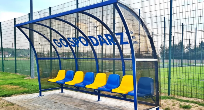 Nowe wiaty stadionowe w Bukowcu i energooszczędne oświetlenie na Orliku w Przysiersku. To dzięki dotacji z urzędu marszałkowskiego