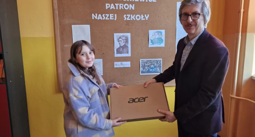 Bezpłatne laptopy dla uczniów. Odbyło się przekazanie