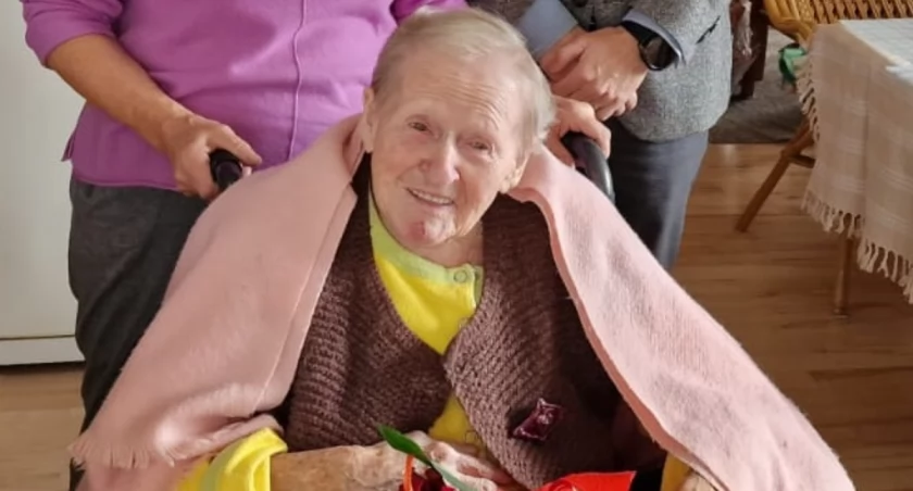 Najstarsza mieszkanka gminy skończyła 100 lat. Były kwiaty i życzenia
