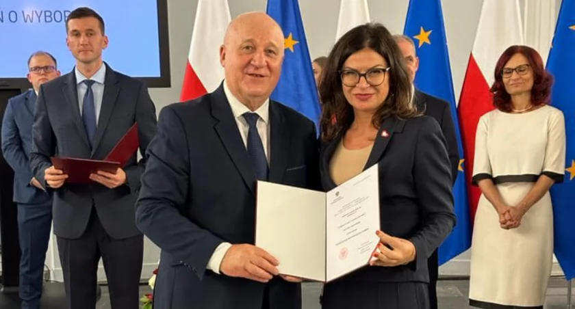 Iwona Karolewska odebrała zaświadczenie o wyborze. - Ogromne emocje i poczucie wdzięczności