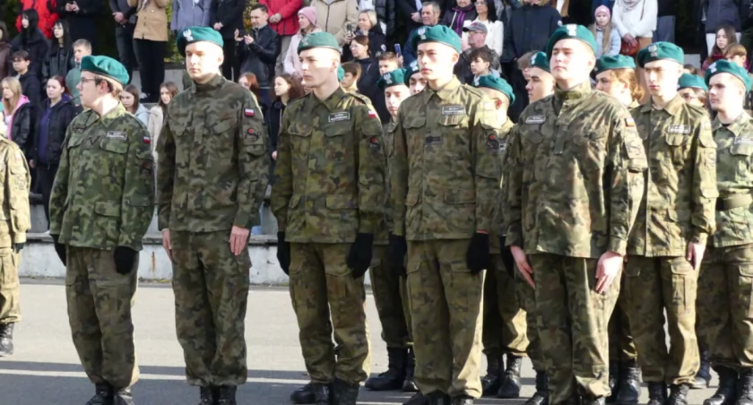 Ślubowanie w ZSP w Świeciu. Odbyło się też otwarcie wirtualnej strzelnicy