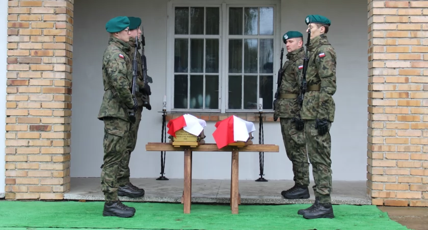 Uroczystości pogrzebowe w Gródku. Pochowano szczątki nieznanych żołnierzy