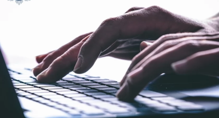 Czas promocji i wyprzedaży. Uwaga na cyberoszustów