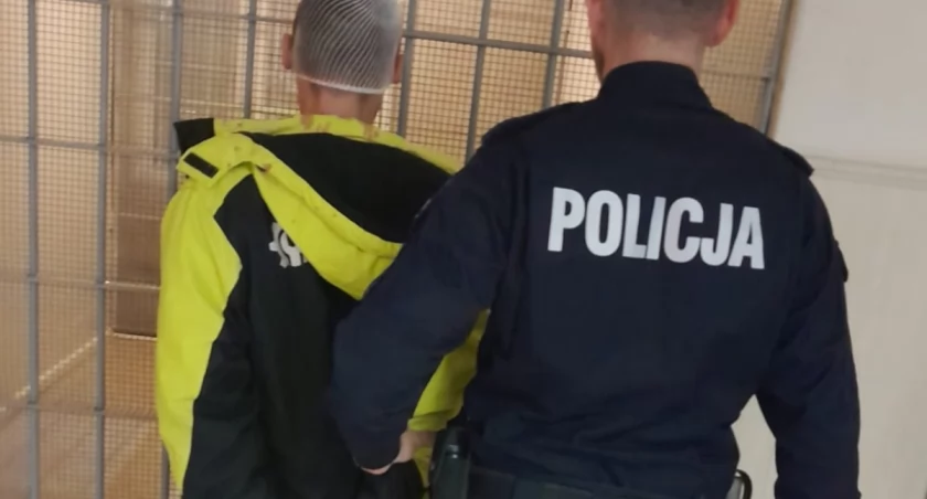 Miał w organizmie 2,6 promila. Po kolizji chciał przekupić policjantów
