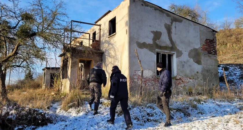 Miejsca przebywania osób w kryzysie bezdomności. Policjanci prowadzą kontrole