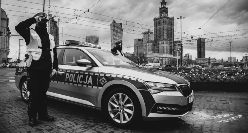 W całej Polsce rozbrzmią policyjne syreny. Funkcjonariusze oddają hołd zmarłym kolegom