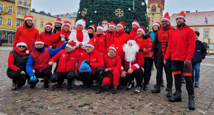Mikołaje na rowerach przejadą przez Świecie. Będą obdarowywać owocami i słodyczami