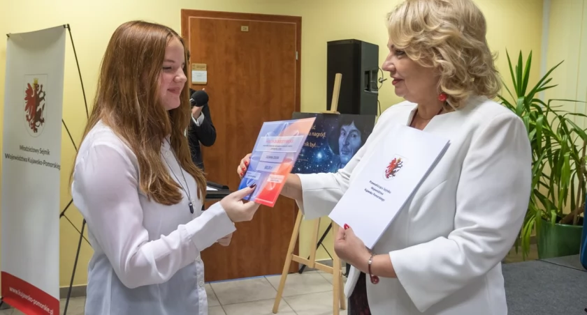 Młodzi poeci nagrodzeni. Wśród nich Zuzanna Żołdak z SP w Jeżewie