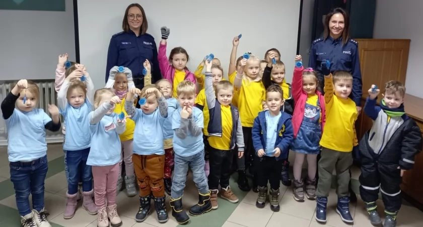 Przedszkolaki z Gródka z niecodzienną wizytą u policjantów. Atrakcji nie brakowało [ZDJĘCIA] 