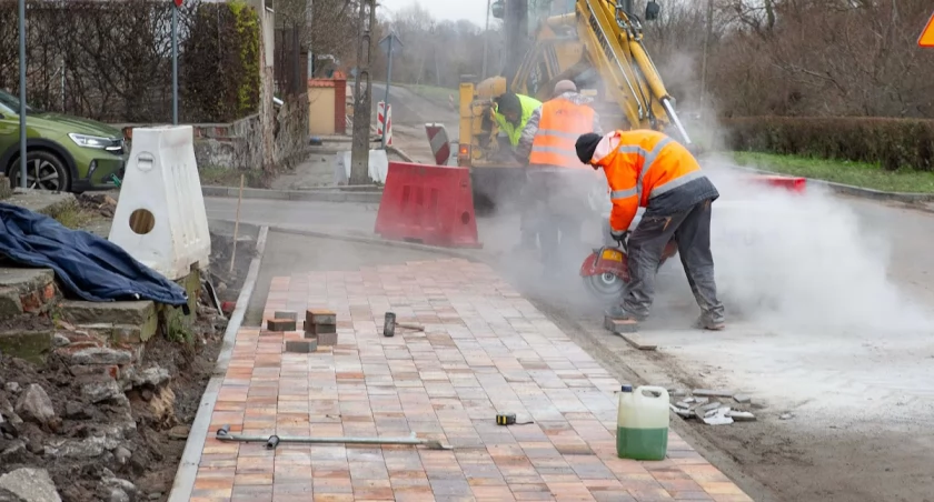 Trwa modernizacja ul. Nadbrzeżnej. Koszt to prawie 800 tys. zł [ZDJĘCIA]