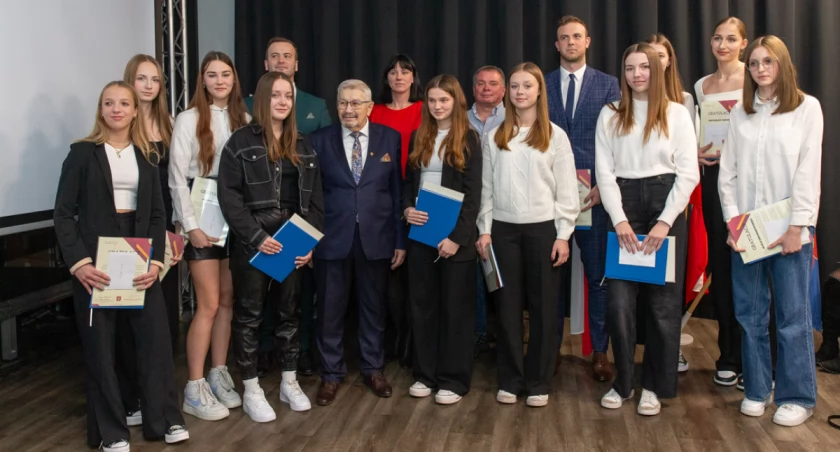 Burmistrz docenił osiągnięcia sportowców. Wręczono nagrody [ZDJĘCIA[