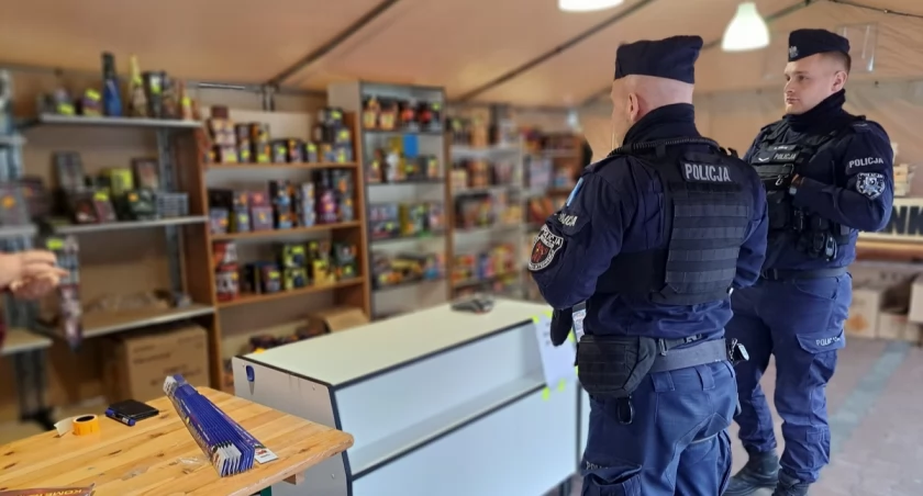 Stoiska z fajerwerkami pod lupą policji. Mundurowi ostrzegają