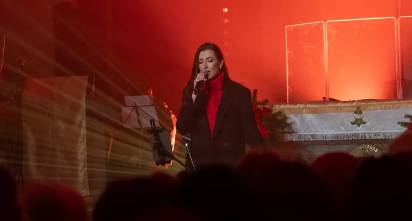 Klimatyczny koncert w Pruszczu. Gwiazdą wieczoru była Aga Twardowska [ZDJĘCIA]