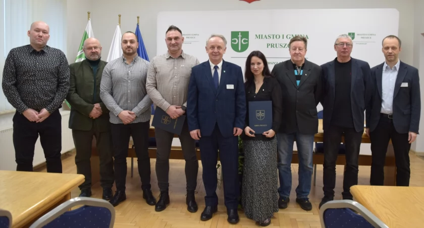 Umowy na rozwój sportu w gminie Pruszcz podpisane. Kto otrzymał dofinansowanie?