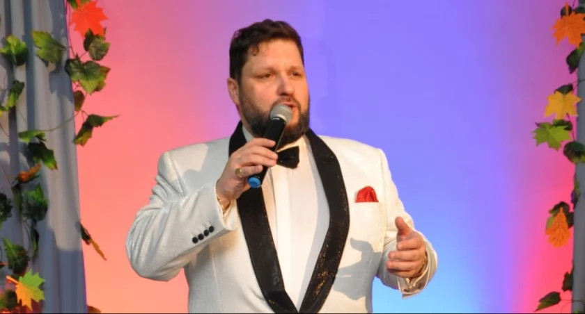 Wspólne kolędowanie w Świeciu. Wystąpią młodzi artyści SOK Stokrotka i Krzysztof Filasiński