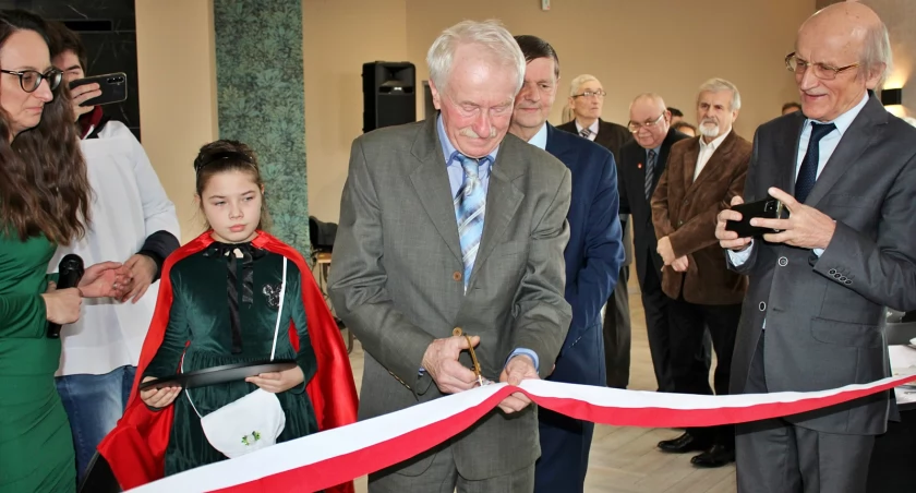 Nowa świetlica wiejska, bieżnia i boisko przy szkole w Różannie gotowe