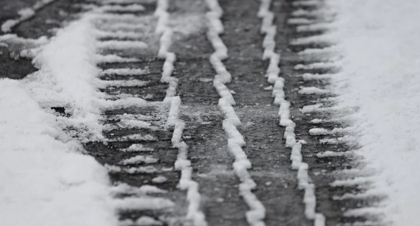 Ostrzeżenie meteorologiczne. Uważajcie na drogach i chodnikach