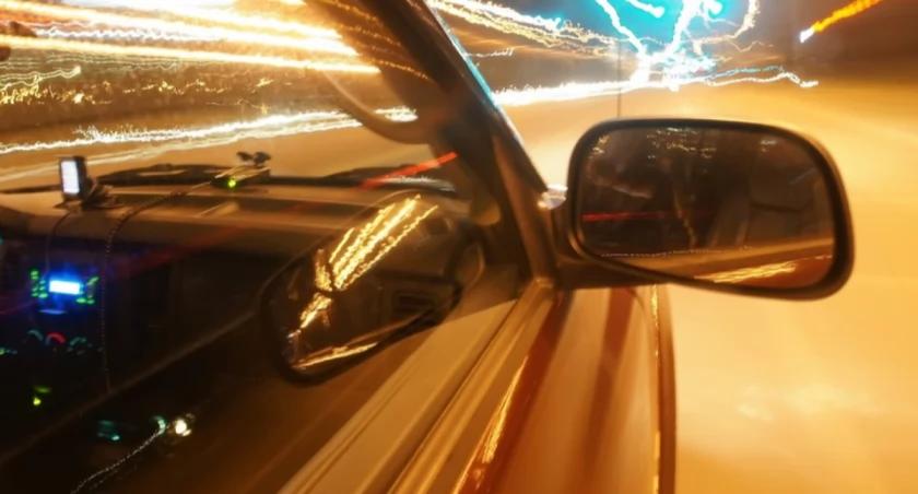 Porsche pędziło drogą S5. Kierowca dostał słony mandat