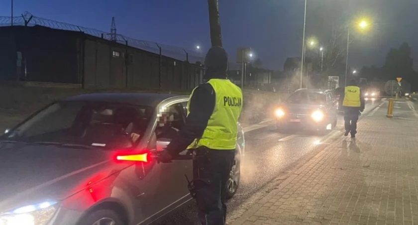 Sprawdzali stan trzeźwości kierowców na drodze krajowej. Cztery osoby wpadły