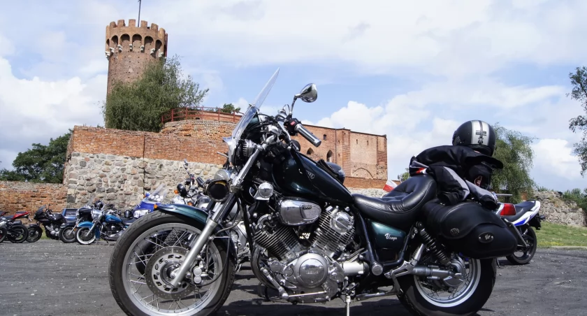Motocyklowe ognisko w cieniu zamkowej wieży. Będzie można pomóc Dawidowi