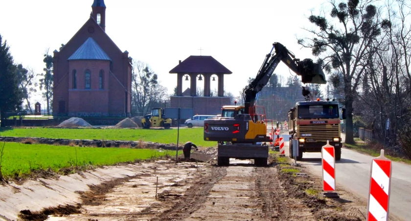 Ruszyła budowa ścieżki pieszo-rowerowej w Polskich Łąkach. Mają powstać kolejne drogi dla rowerów