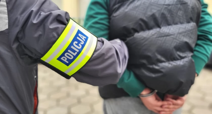Policjanci zabezpieczyli znaczną ilość narkotyków. 19-latek jest w areszcie [ZDJĘCIA]