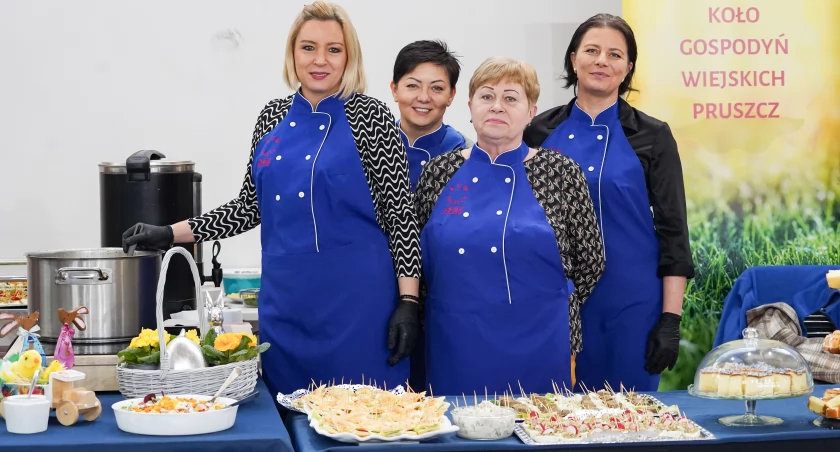W Pruszczu zapachniało świętami. Stoły uginały się od potraw [ZDJĘCIA]