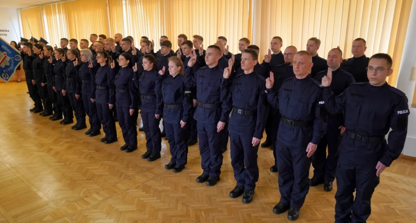Policjanci złożyli ślubowania. Niektórzy trafią do komendy w Świeciu
