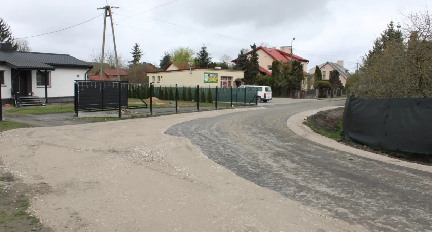 Przebudowa drogi w Biechówku. Prace są już na ukończeniu