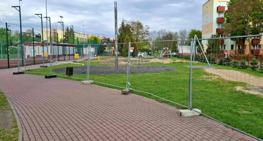 Przebudowa placu zabaw przy ulicy Żwirki i Wigury. Prace ruszyły