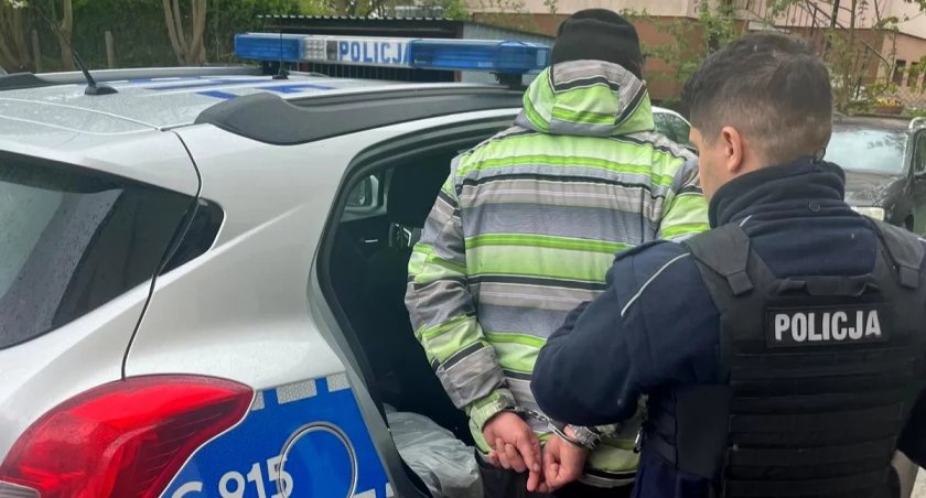 Jechał motorowerem z zakazem prowadzenia. Do tego był nietrzeźwy i poszukiwany