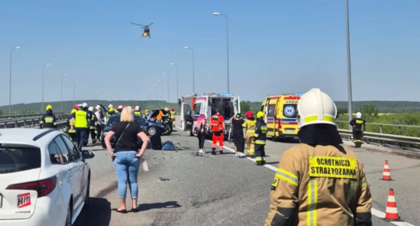 Groźne zdarzenia na autostradzie A1. Policjanci przypominają o zasadach 