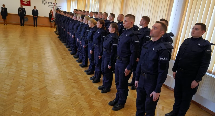 Policjanci złożyli ślubowania. Część z nich trafi do komendy w Świeciu