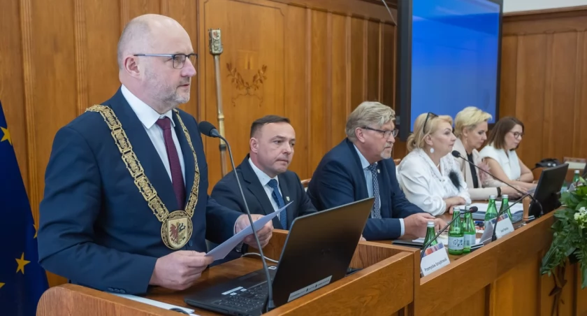 Piotr Całbecki ponownie wybrany marszałkiem województwa. To jego piąta kadencja 