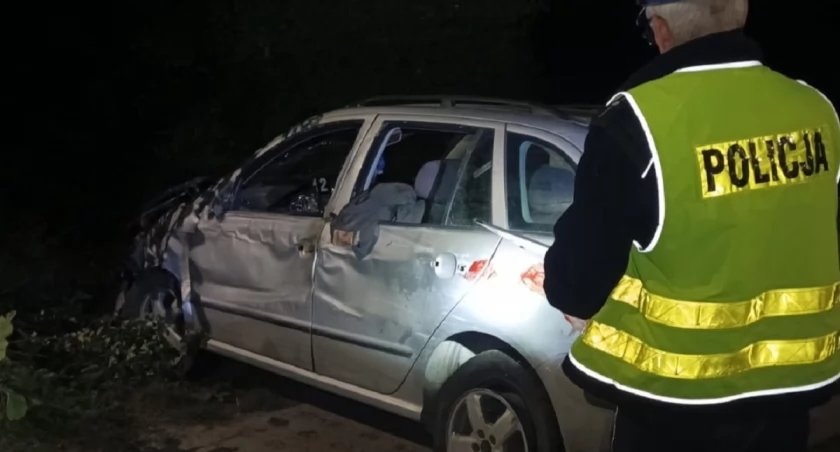 Pijany spowodował kolizję i uciekł z miejsca zdarzenia. Nie miał też uprawnień do kierowania