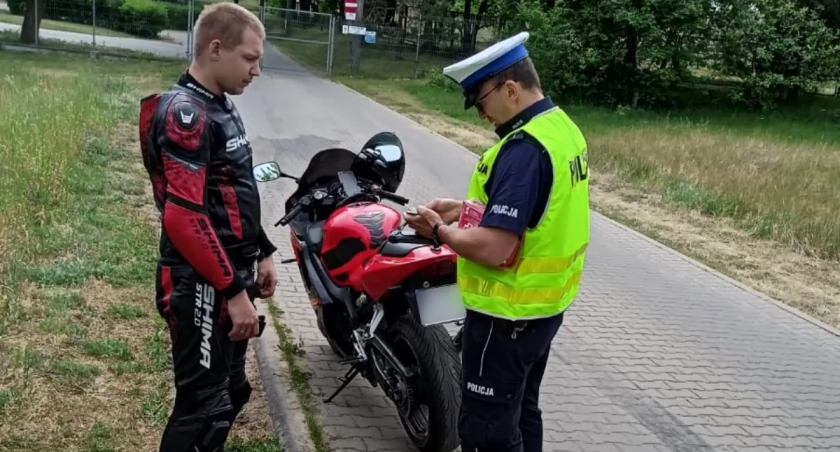 Policjanci wzięli pod lupę motocyklistów. Rozdawali im apteczki